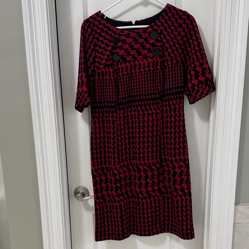 Rabbit Rabbit Rabbit Red & Black Houndstooth Midi Dress with Front Buttons - Picture 5 of 9